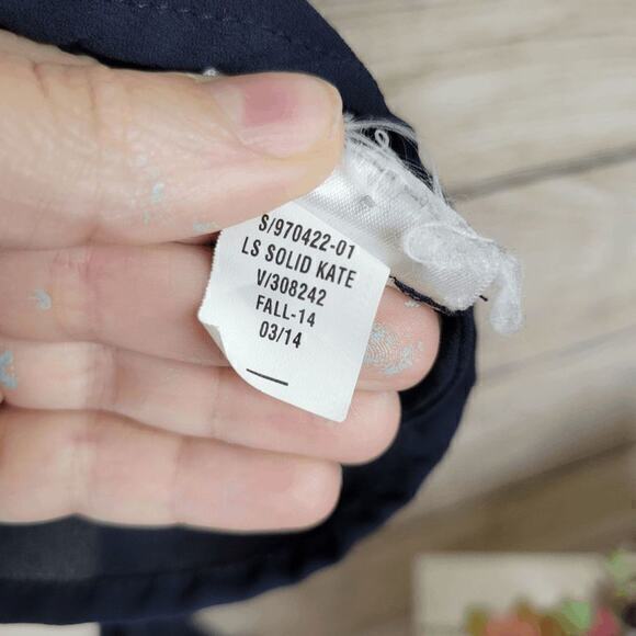 Banana Republic Women's Roll Tab Sleeve Blouse Size Small - Picture 6 of 7